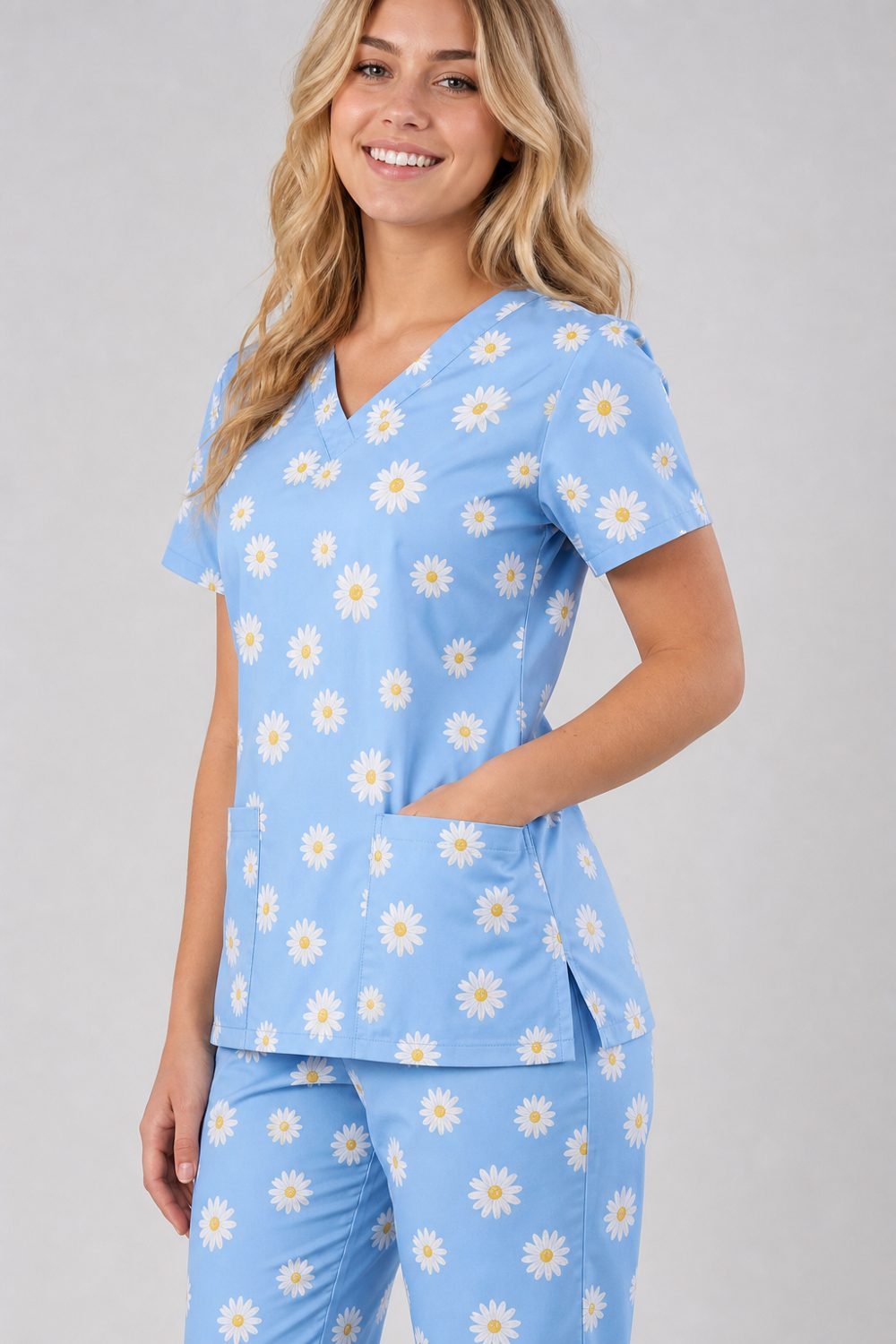 Daisy print scrub set, side angle